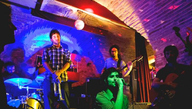 Licor de Pájaro regresa este viernes a los escenarios oscenses.