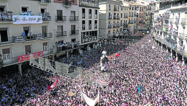 Teruel vivió ayer uno de los momentos más multitudinarios y emotivos en la Fiesta de la Vaquilla.