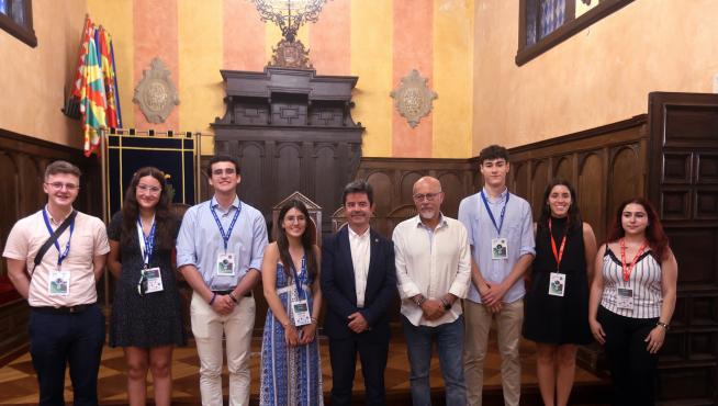 Luis Felipe ha recibido este martes a seis representantes del Parlamento Europeo de los Jóvenes.