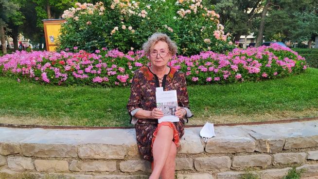 Angela Abós el pasado verano con su novela "El banquete de la rendición".