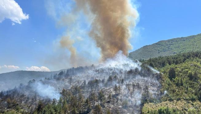 El incendio se ha declarado en una zona boscosa, cerca del alto de Bonansa, de acceso complicado.