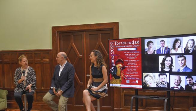 Ana Mínguez, José Antonio Artigas y Maite Aranzabal presentaron el jueves el ciclo en Zaragoza.