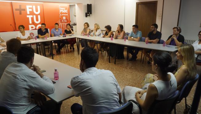 Asistentes a la Comisión Ejecutiva Provincial del PSOE Alto Aragón celebrada este lunes.