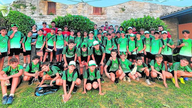 Jóvenes que formaron parte del campus de la Escuela de Fútbol Oscense (EFO).