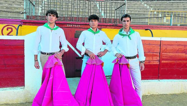 Jorge Mallén, Ignacio Boné y Miguel Porta Miravé en la plaza de toros de Huesca.