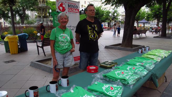 Miembros de la ONG este lunes en Huesca.