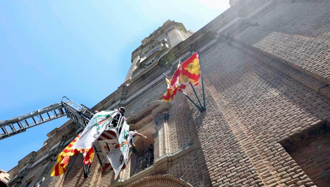 El acto de poner la pañoleta a San Lorenzo en la basílica, es uno de los más emotivos