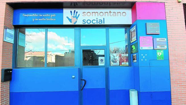 Entrada del centro Somontano Social, en funcionamiento desde 1998.