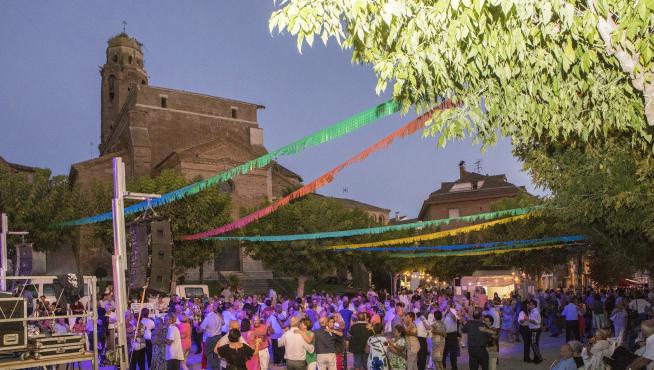 Baile popular en las últimas fiestas de Albelda, en 2019.
