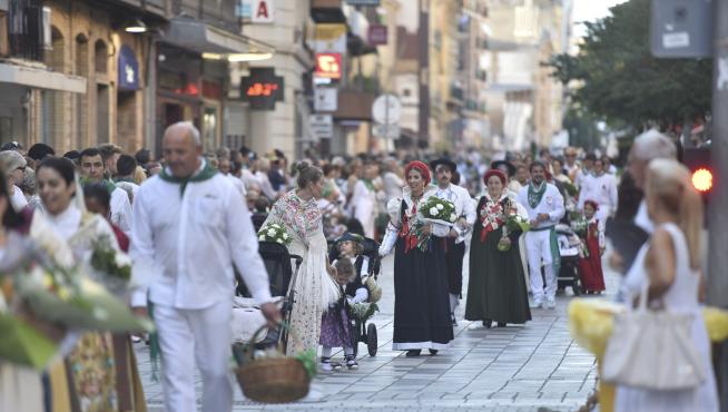 La ciudad se ha llenado de la indumentaria tradicional en toda la provincia del Alto Aragón.