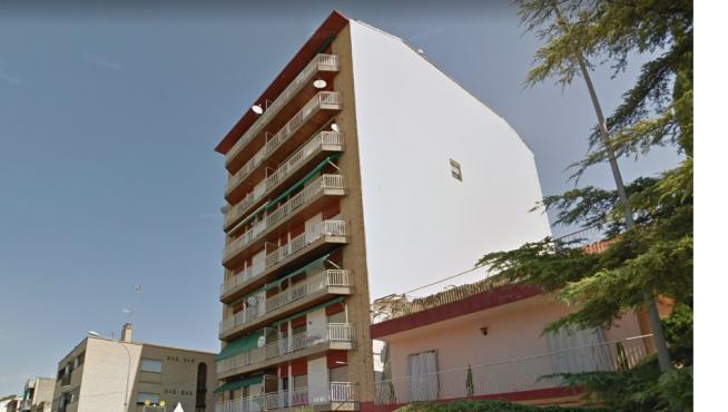 Edificio desde el que se ha precipitado la menor.
