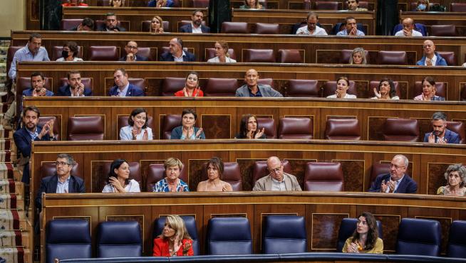 Vista de la bancada el Gobierno y las filas de los diputados socialistas en el Congreso de los Diputados.