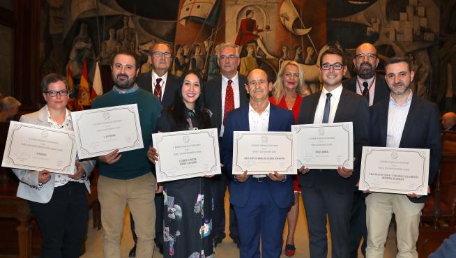 Foto de familia de los premiados por la Academia Aragonesa de Gastronomía.