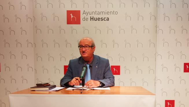 El concejal de Hacienda, José María Romance, presentando la propuesta de Ordenanzas Fiscales.