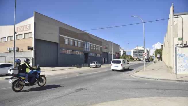 El cruce de la calle Badajoz con Alcañiz, donde los empresarios esperan que se haga una rotonda.