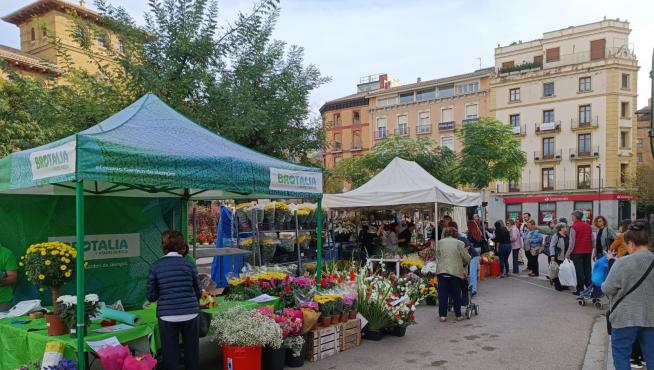 Mercado de flores extraordinario celebrado este sábado en Huesca