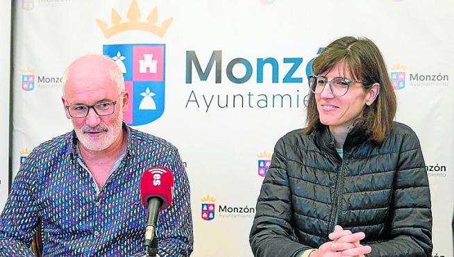 José Antonio Cubero y Nuria Moreno presentaron ayer el programa de la Semana Fotográfica ‘Monzónfoto22’.