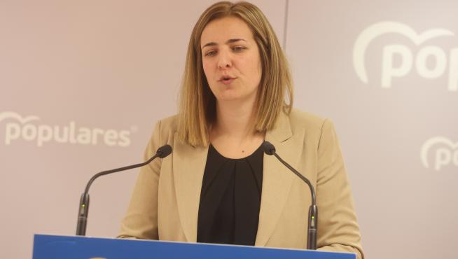 Mónica Soler, portavoz popular en la Comarca de la Hoya de Huesca, durante la rueda de prensa.