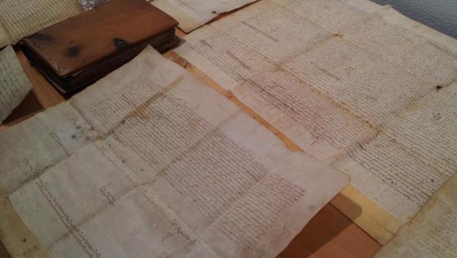 Documentación histórica entregada por Patrimonio al Ayuntamiento de Cantavieja.