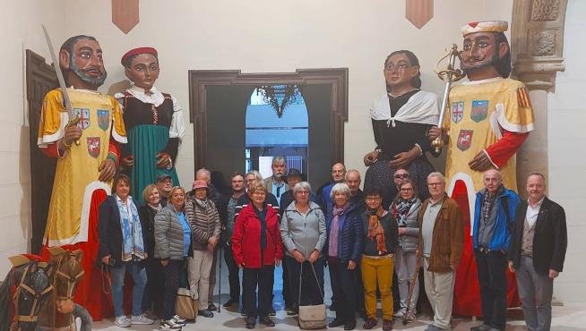 Un momento de la visita en el Ayuntamiento de Huesca.