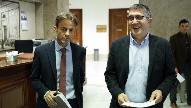 Patxi López y Jaume Asens registraron este viernes la proposición de ley.
