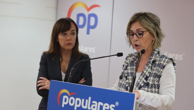 Gemma Allué, portavoz municipal en el ayuntamiento de Huesca y Nuria Grau, concejala.