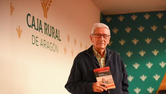 José María Mur, ex presidente del PAR, presentó este jueves el libro dedicado al político asturiano