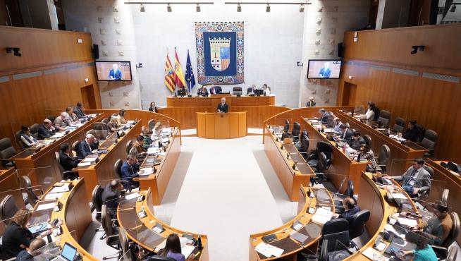 Sesión plenaria en las Cortes de Aragón.