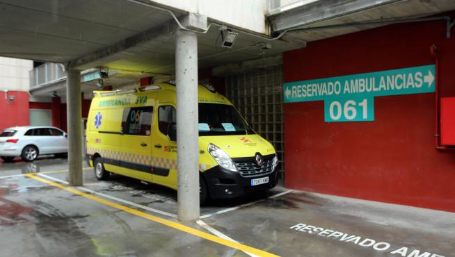 Foto de archivo de una ambulancia en la base del Centro de Salud Pirineos, en Huesca ciudad.