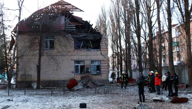 Estado en el que quedó el pasado miércoles un edificio de Kiev después de la caída de los restos de un dron kamikaze.