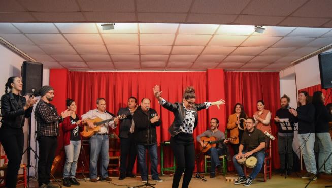 Flamencos oscenses y zaragonzanos se unieron al concierto navideño en la Casa de Andalucía.