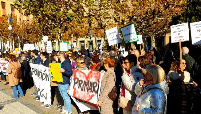 Los participantes en la manifestación en defensa de la Sanidad han recorrido el centro de Zaragoza y se han dirigido al Pignatelli.