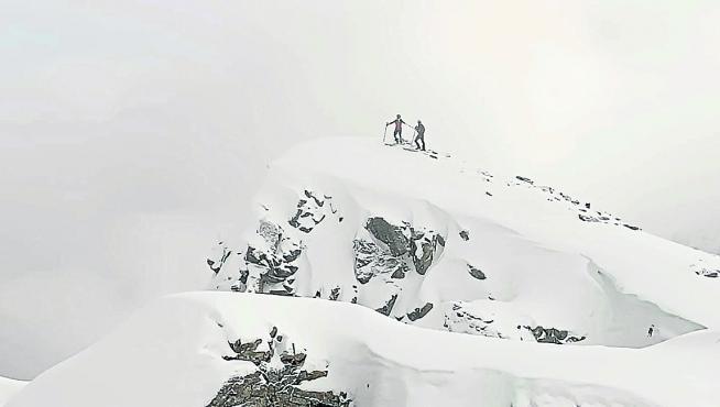 Esquiadores de montaña esta semana en Punta Ruego, en la comarca de Sobrarbe.