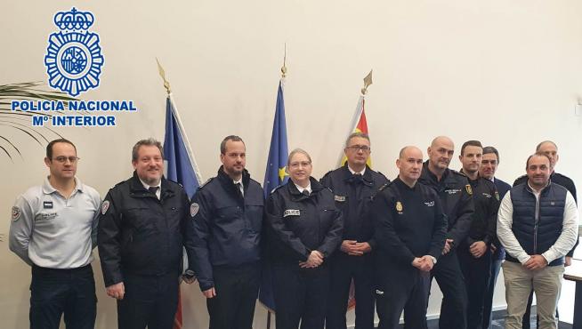 Participantes en la reunión de responsables la Policía Nacional de España y Francia que tuvo lugar ayer en Canfranc.