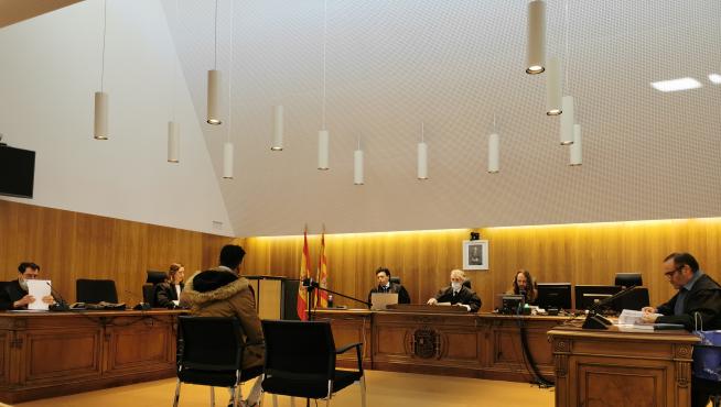 Vista oral del juicio con el acusado por agresión sexual, celebrado en la Audiencia Provincial de Huesca este jueves.