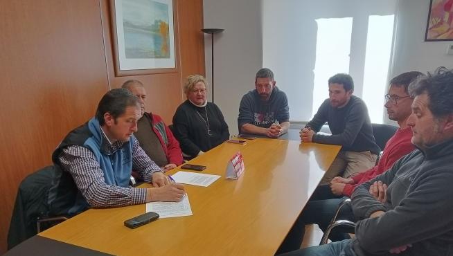 Representantes de los ganaderos de Sobrarbe se ha reunido con el presidente y vicepresidenta de la Comarca para buscar apoyos.