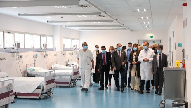 Javier Lambán y Sira Repollés han visitado este miércoles las instalaciones acompañadas por autoridades y personal del hospital.