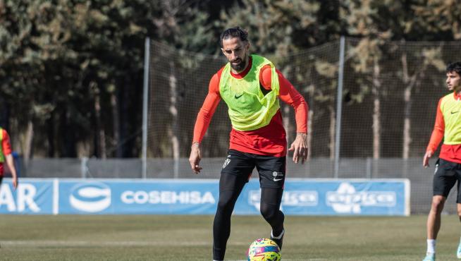 Mateu, en un entrenamiento del Huesca estos días en el Pirámide