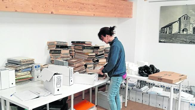 La archivera Raquel Baquero, el pasado mes de marzo en Yebra de Basa.