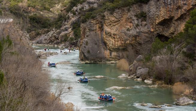 Actividad de rafting en el descenso del río Gállego en esta temporada.