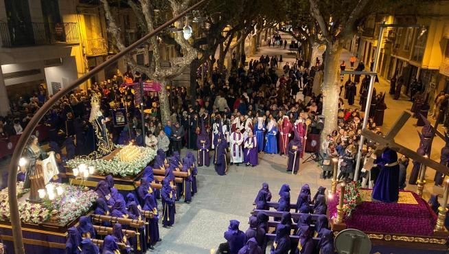 Asistentes la noche del miércoles a la procesión del Santo Encuentro en Barbastro.