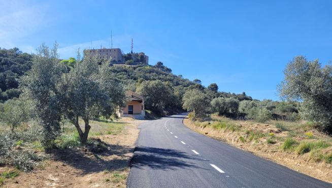 Los romeros que acudan mañana al Monasterio del Pueyo se encontrarán con una carretera de acceso recién asfaltada.