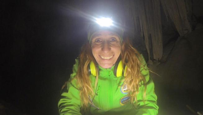 Captura de video en la que se puede ver a Beatriz Flamini, durante su estancia de 500 días en una cueva de Granada.