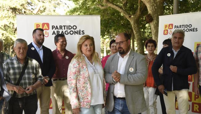 María Eugenia Gabás y Alberto Izquierdo, del PAR, este jueves en Huesca.