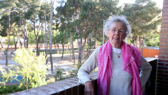Ángeles Arbués, en la terraza de su casa en el barrio del Perpetuo Socorro.