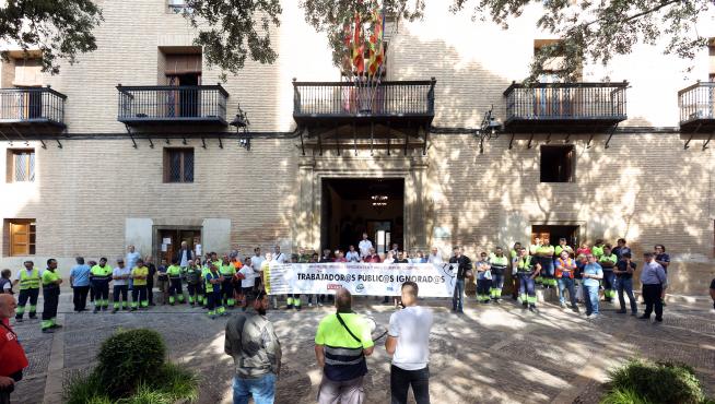 Imagen de la concentración que han llevado a cabo los trabajadores municipales este jueves.