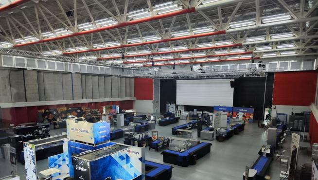 Imagen de los preparativos, este sábado, del Palacio de Congresos para acoger la Feria Profesional de Grupo Borràs.