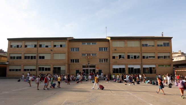 Imagen de un colegio de la provincia en el primer día de clases.