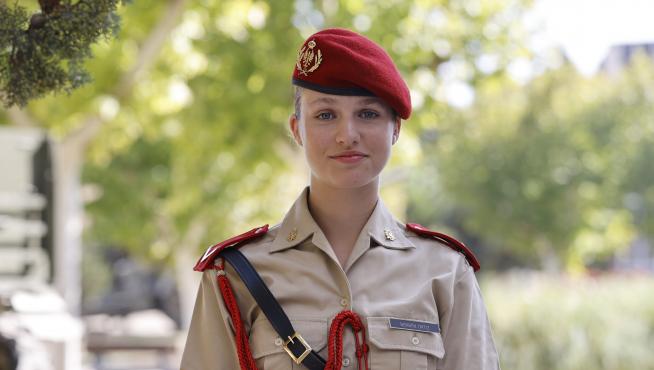 La princesa Leonor con el uniforme de cadete de la Academia General Militar de Zaragoza.