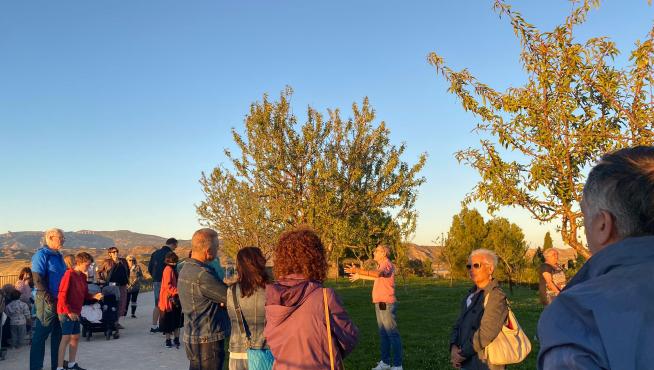 Explicación del equinoccio en el parque Mártires de la Libertad.